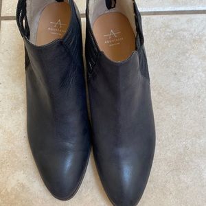 Aquatalia never worn black rain proof bootie